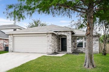 2943 Volturno Dr Grand Prairie, TX 75052